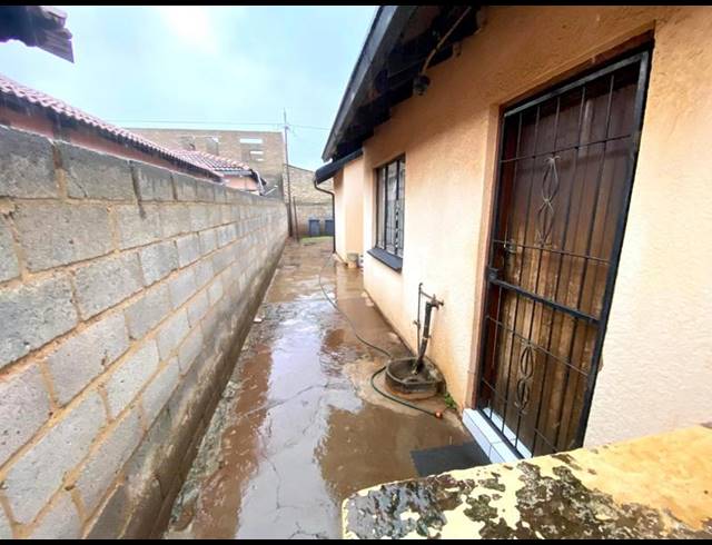 3 BEDROOM HOUSE FOR SALE IN PROTEA GLEN